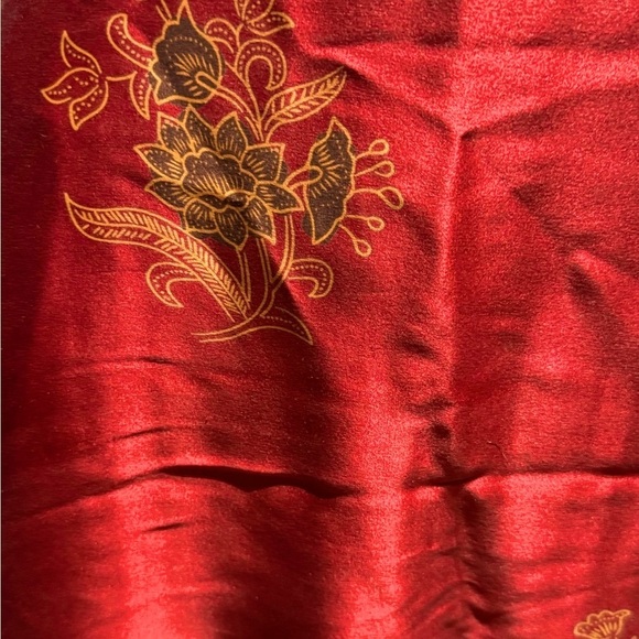 💫 Rare Vintage Victoria’s Secret Red Satin Shawl and / or Pashmina 💫 - Picture 8 of 16